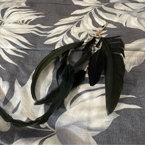 By Samii Ryan Feather Clipin